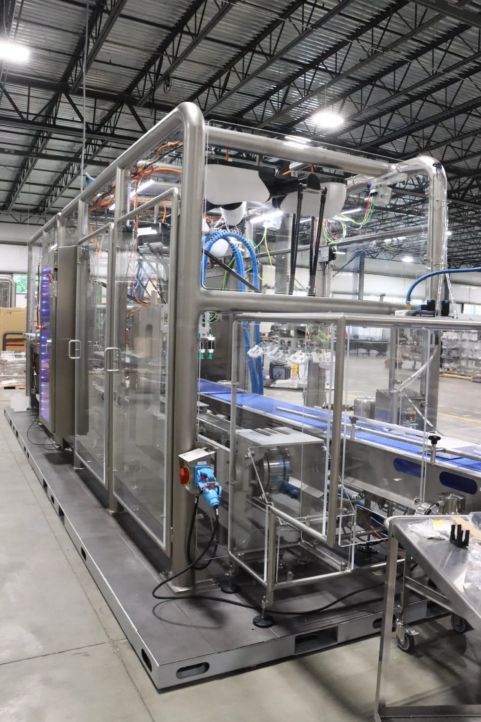 The carton closing cell frame and guarding